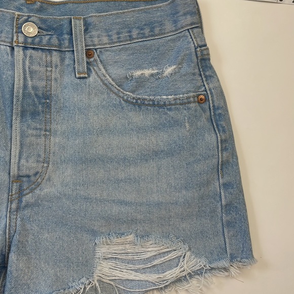 Levi's 501 shorts size 28 - Light Wash - Picture 8 of 11